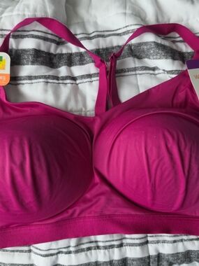 Warner's Bright Fuchsia Pink Wireless Sports Bra